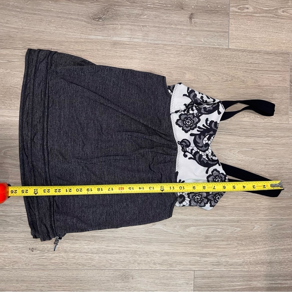 Floral Black and Gray tank top lululemon - Picture 5 of 5